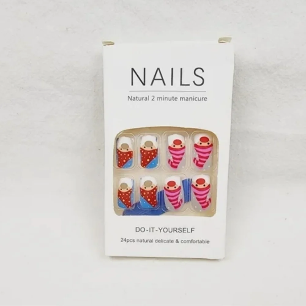 24 Pieces Fake press on nails